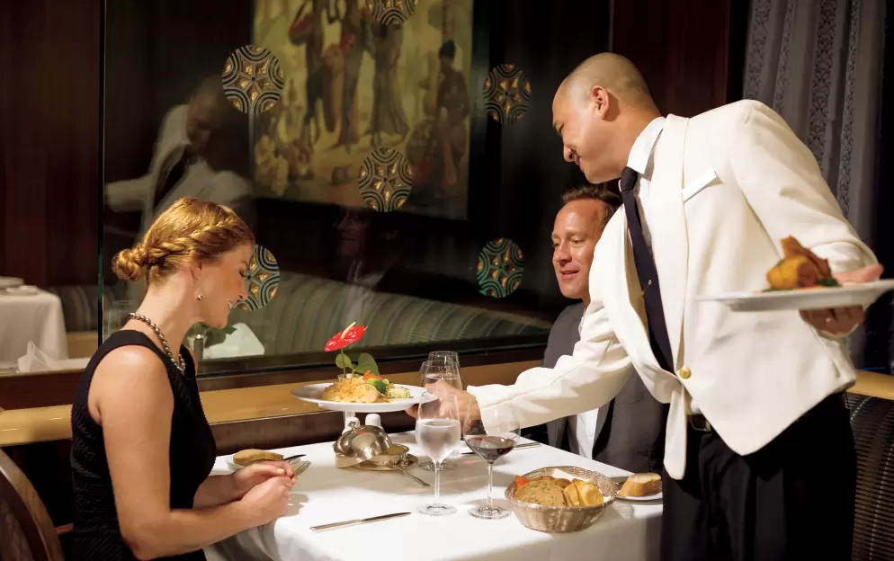 Paul Gauguin Cruises MS Paul Gauguin L'Etoile Lifestyle 3 ©Paul Gauguin Cruises.jpg